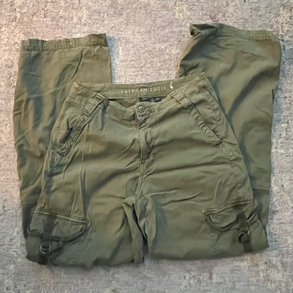American Eagle loose fit, wide leg cargo pants sz 4